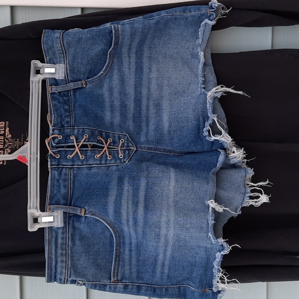 Black long sleeve gwg shirt. Size 17 stretchy shorts. - Picture 7 of 7